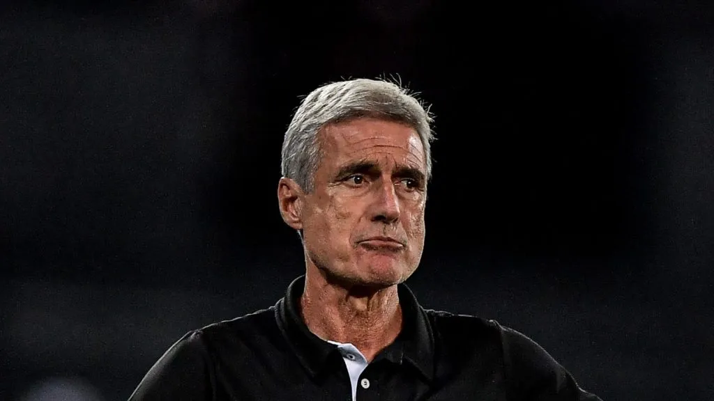Luis Castro, ex-técnico do  Botafogo - Foto: Thiago Ribeiro/AGIF
