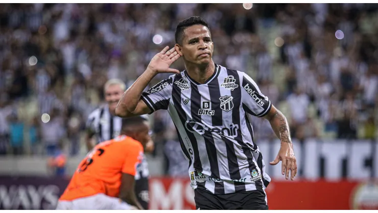 Erick, jogador do Ceará, comemora seu gol durante partida contra o Deportivo La Guaira no estadio Arena Castelao pelo campeonato Copa Sul-Americana 2022.