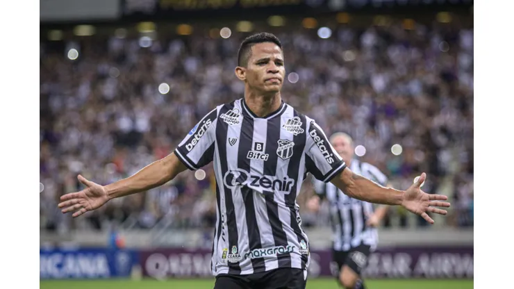 CE - Fortaleza - 03/05/2022 - COPA SUL-AMERICANA 2022, CEARA X DEPORTIVO LA GUAIRA - Erick jogador do Ceara comemora seu gol durante partida contra o Deportivo La Guaira no estadio Arena Castelao pelo campeonato Copa Sul-Americana 2022. Foto: Lucas Emanuel/AGIF