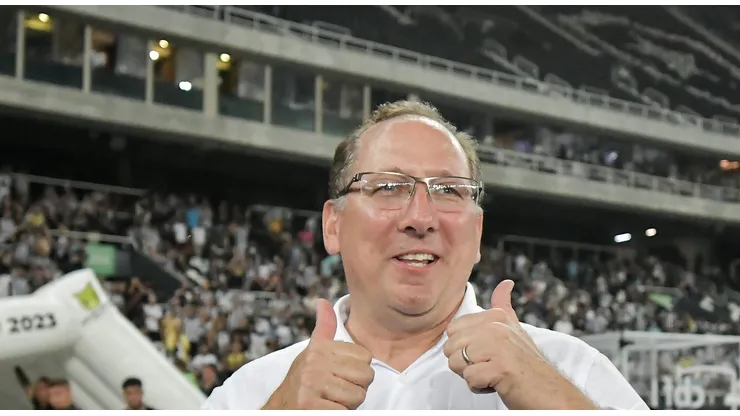 John Textor, dono do Botafogo, durante partida contra o Fortaleza pelo Brasileirão Foto: Thiago Ribeiro/AGIF
