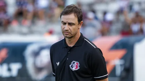 Foto: Rafael Vieira/AGIF – Felipe Conceição, tecnico do Santa Cruz, durante partida contra o Sousa no estadio Arruda pelo campeonato Brasileiro D 2023.