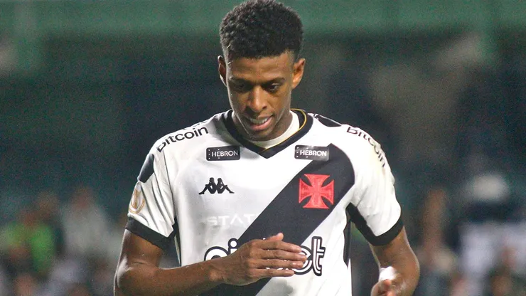 Robson - zagueiro do Vasco (Foto: Gabriel Machado/AGIF)