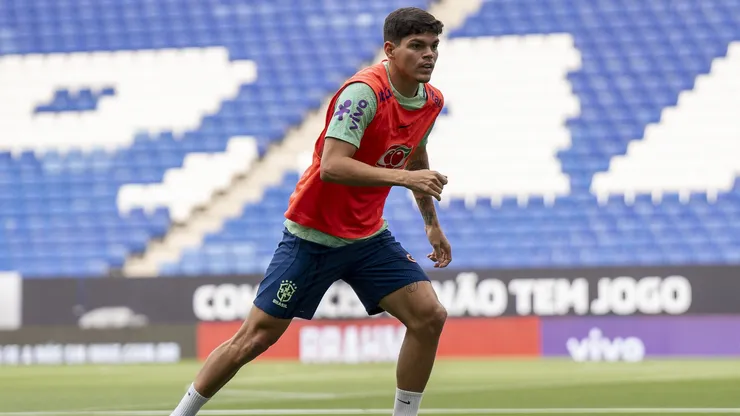 Foto: Divulgação/CBF - Ayrton Lucas foi titular do Brasil