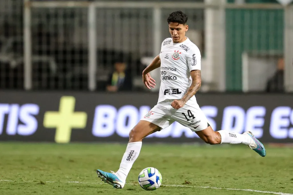 Foto: Gilson Junio/AGIF – Caetano, jogador do Corinthians, durante partida contra o America-MG no estadio Independencia pelo campeonato BRASILEIRO A 2023.