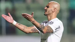 Foto: Gilson Junio/AGIF -Fabio Santos, jogador do Corinthians, lamenta chance perdida durante partida contra o America-MG no estadio Independencia pelo campeonato BRASILEIRO A 2023.