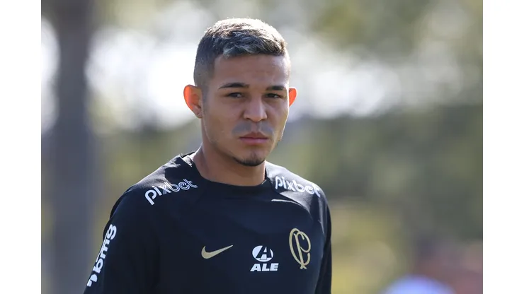 Foto: Marcello Zambrana/AGIF - Adson atingiu marca importante no Corinthians