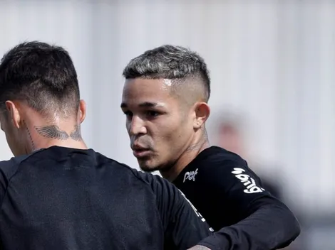 Adson marca gol de bicicleta no treino do Corinthians e web enlouquece