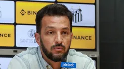 SP - Santos - 07/04/2022 - SANTOS F.C., APRESENTACAO JHOJAN JULIO -Edu Dracena, gerente de futebol, durante apresentacao de Jhojan Julio como jogador do Santos em coletiva de imprensa realizada no Vila Belmiro. Foto: Fernanda Luz/AGIF