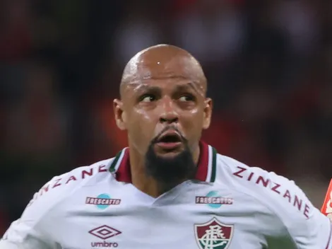 Flamenguista canta e chama a atenção em festa de Felipe Melo