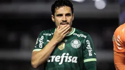 SP - SANTOS - 20/05/2023 - BRASILEIRO A 2023, SANTOS X PALMEIRAS - Raphael Veiga jogador do Palmeiras durante partida contra o Santos no estadio Vila Belmiro pelo campeonato BRASILEIRO A 2023. Foto: Abner Dourado/AGIF