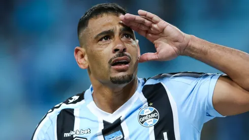 RS - Porto Alegre - 04/10/2022 - BRASILEIRO B 2022, GREMIO X CSA - Diego Souza jogador do Gremio comemora seu gol durante partida contra o CSA no estadio Arena do Gremio pelo campeonato Brasileiro B 2022. Foto: Pedro H. Tesch/AGIF