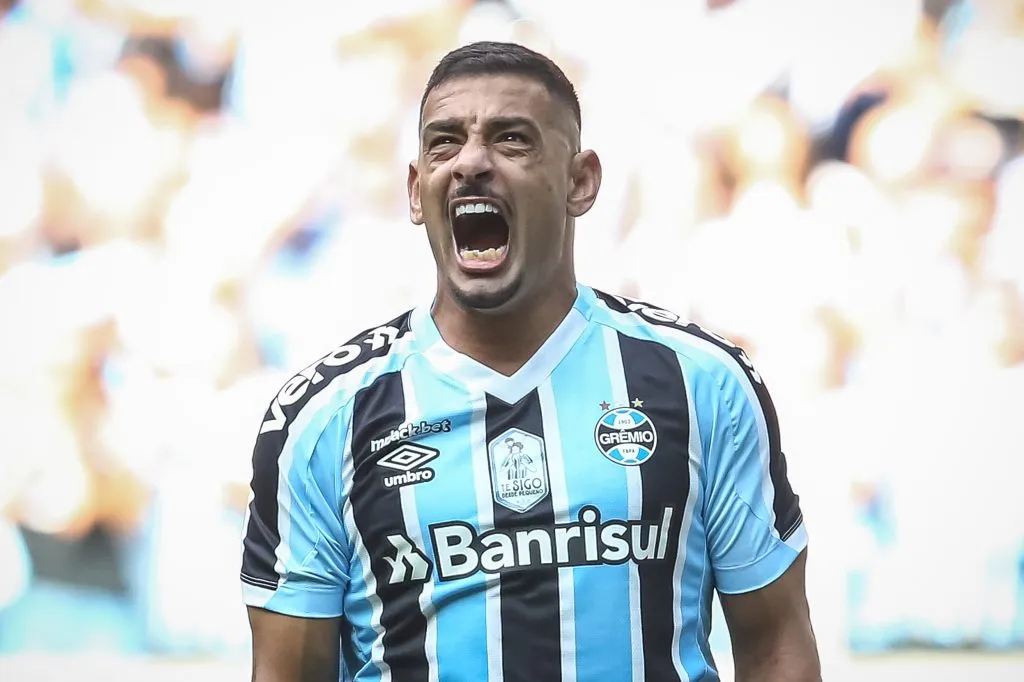 Diego Souza jogador do Grêmio lamenta chance perdida durante partida contra o Bahia na Arena do Grêmio pela série B em 2022. Foto: Pedro H. Tesch/AGIF