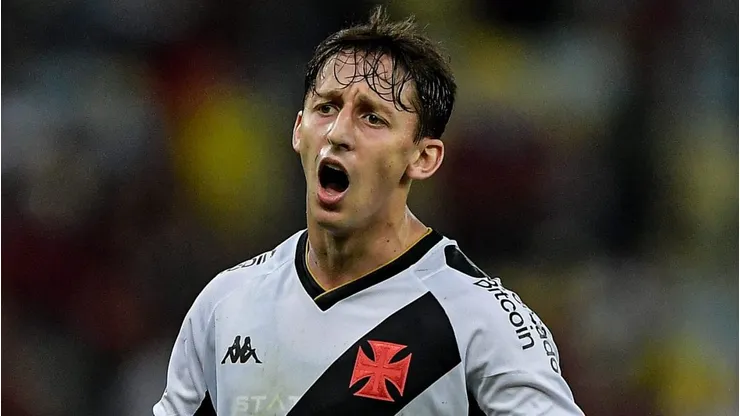 RJ - RIO DE JANEIRO - 05/06/2023 - BRASILEIRO A 2023, VASCO X FLAMENGO - Matias Galarza jogador do Vasco durante partida contra o Flamengo no estadio Maracana pelo campeonato BRASILEIRO A 2023. Foto: Thiago Ribeiro/AGIF