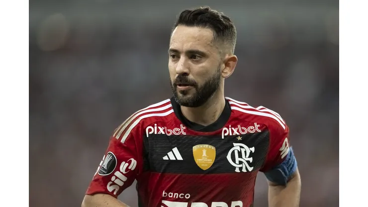 RJ - RIO DE JANEIRO - 08/06/2023 - LIBERTADORES 2023, FLAMENGO X RACING - Everton Ribeiro jogador do Flamengo durante partida contra o Racing no estadio Maracana pelo campeonato Libertadores 2023. Foto: Jorge Rodrigues/AGIF