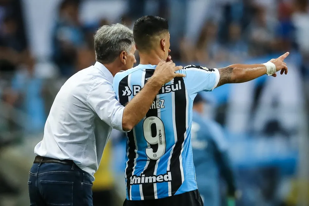 Foto: Pedro H. Tesch/AGIF – Renato Gaúcho e Luis Suárez