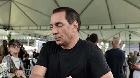 RJ - Rio de Janeiro - 09/01/2023 - ROBERTO DINAMITE, VELORIO - Edmundo ex-jogador durante velorio do ex-jogador de futebol Roberto Dinamite, realizado no estadio de Sao Januario. Roberto Dinamite considerado um dos maiores idolos do Vasco da Gama faleceu aos 68 anos no domingo (8) em decorrencia de um Tumor. Foto: Thiago Ribeiro/AGIF