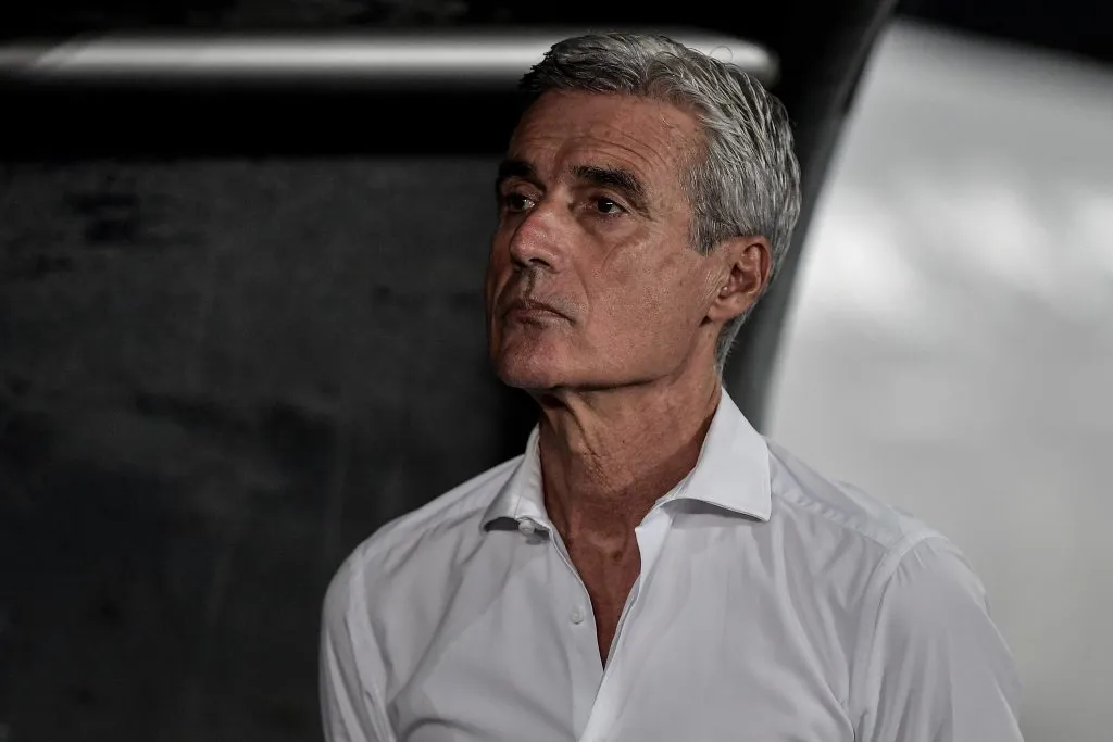 Foto: Thiago Ribeiro/AGIF – Luís Castro: técnico do Botafogo virou alvo do Galo