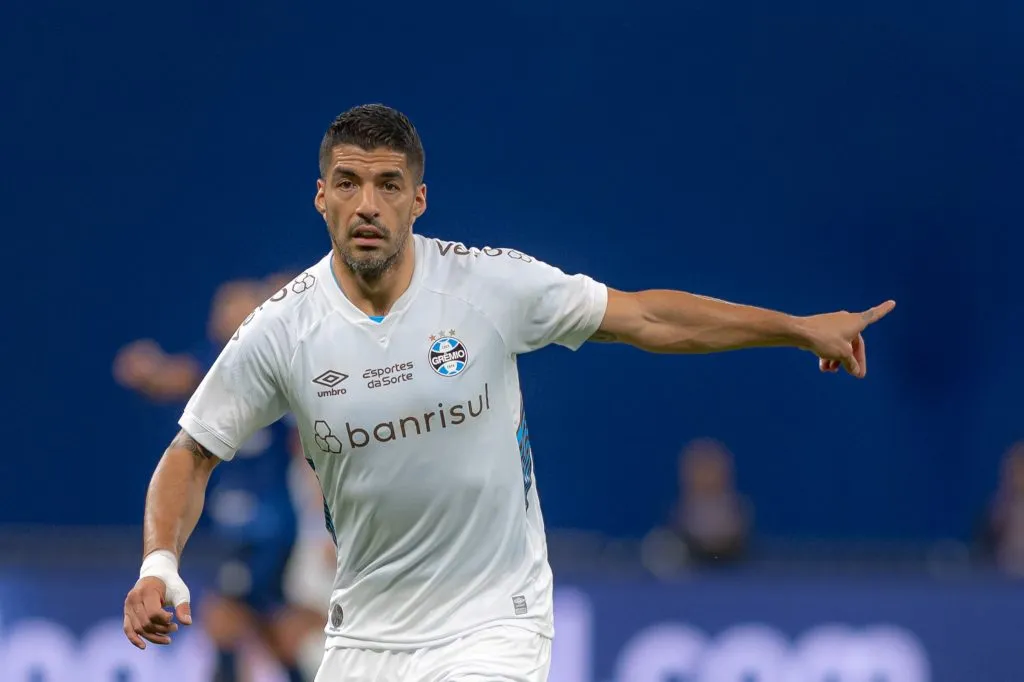 Foto: Alessandra Torres/AGIF – O futuro de Suárez no Grêmio entrou em pauta