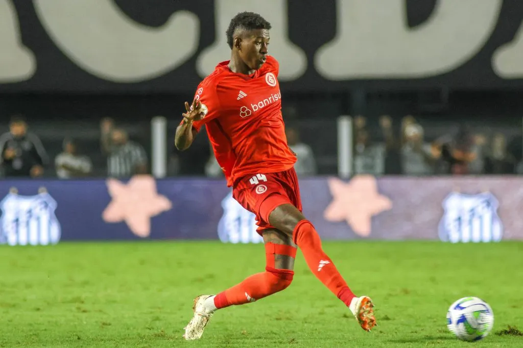 Vitão durante partida contra o Santos no Vila Belmiro pela Série A. Foto: Fernanda Luz/AGIF