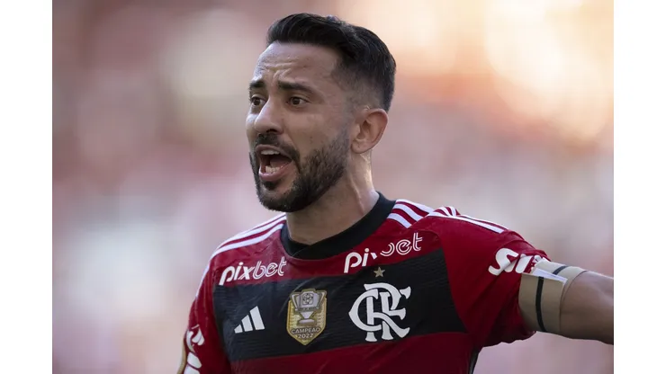 RJ - RIO DE JANEIRO - 16/04/2023 - BRASILEIRO A 2023, FLAMENGO X CORITIBA - Everton Ribeiro jogador do Flamengo durante partida contra o Coritiba no estadio Maracana pelo campeonato BRASILEIRO A 2023. Foto: Jorge Rodrigues/AGIF