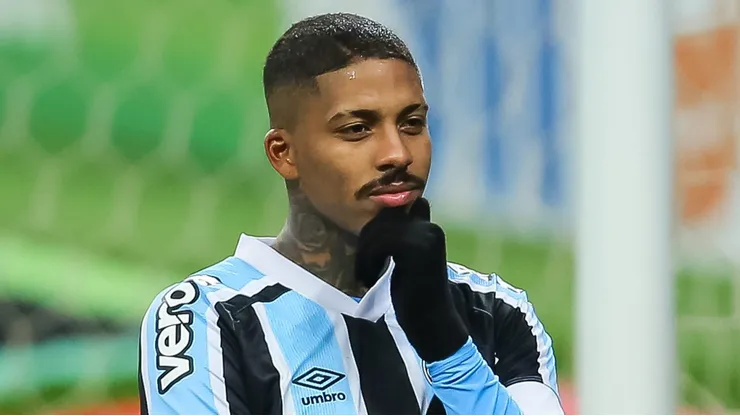 RS - Porto Alegre - 03/08/2021 - COPA DO BRASIL 2021, GREMIO X VITORIA - Jean Pyerre jogador do Gremio comemora seu gol durante partida contra o Vitoria no estadio Arena do Gremio pelo campeonato Copa do Brasil 2021. Foto: Pedro H. Tesch/AGIF
