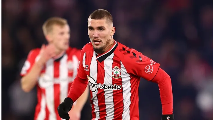 Lyanco com a camisa do Southampton - Foto: Getty Images