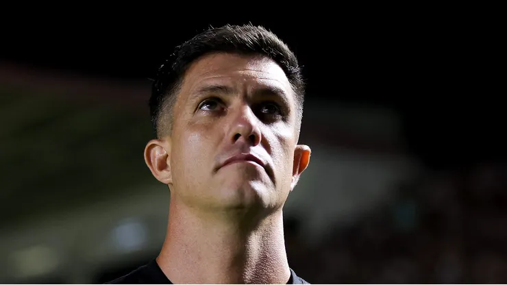 RIO DE JANEIRO, BRAZIL - MAY 01: Maurício Barbieri, head coach of Vasco da Gama looks on during a match between Vasco da Gama and Bahia as part of Brasileirao 2023 at Sao Januario Stadium on May 01, 2023 in Rio de Janeiro, Brazil. (Photo by Buda Mendes/Getty Images)