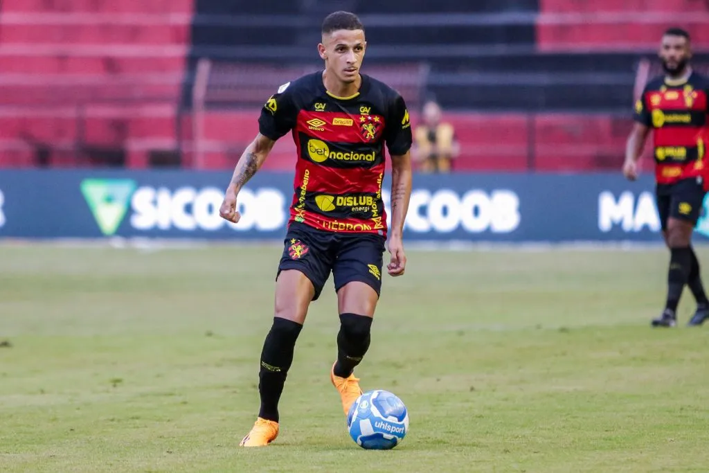 PE - RECIFE - 20/05/2023 - BRASILEIRO B 2023, SPORT X BOTAFOGO-SP - Luciano  Juba jogador do Sport durante partida contra o Botafogo-SP no estadio Ilha do Retiro pelo campeonato BRASILEIRO B 2023. Foto: Rafael Vieira/AGIF