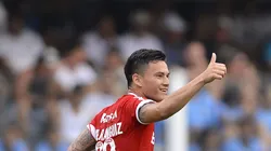 Aranguiz, do Internacional, comemora seu gol durante partida contra o Santos pelo Campeonato Brasileiro na Vila Belmiro. Foto: Mauro Horita/AGIF