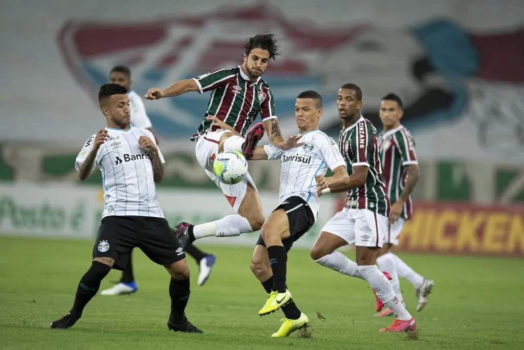 Foto: Jorge Rodrigues/AGIF – Matheus Henrique em ação justamente contra o Flu, em 2020.