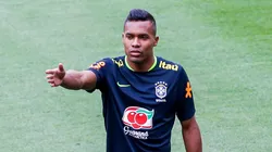 Foto: Marcello Zambrana/AGIF - Alex Sandro chamou a atenção da torcida do Santos.