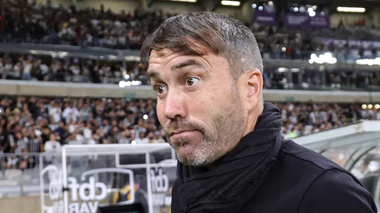 MG - BELO HORIZONTE - 17/05/2023 - COPA DO BRASIL 2023, ATLETICO-MG X CORINTHIANS - Eduardo Coudet tecnico do Atletico-MG durante partida contra o Corinthians no estadio Mineirao pelo campeonato Copa do Brasil 2023. Foto: Gilson Junio/AGIF