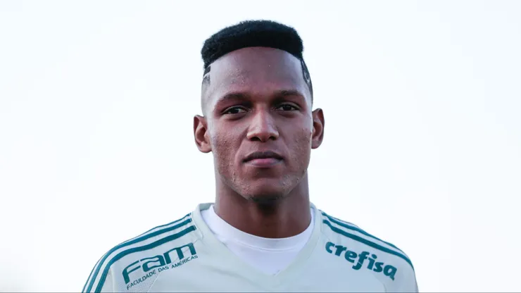 Foto: Marcello Zambrana/AGIF - Mina foi lembrado pela torcida do Grêmio.