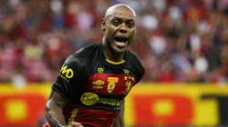 Foto: Rafael Vieira/AGIF - Vagner Love, jogador do Sport, comemora seu gol durante partida contra o Retro no estadio Arena Pernambuco pelo campeonato Pernambucano 2023.