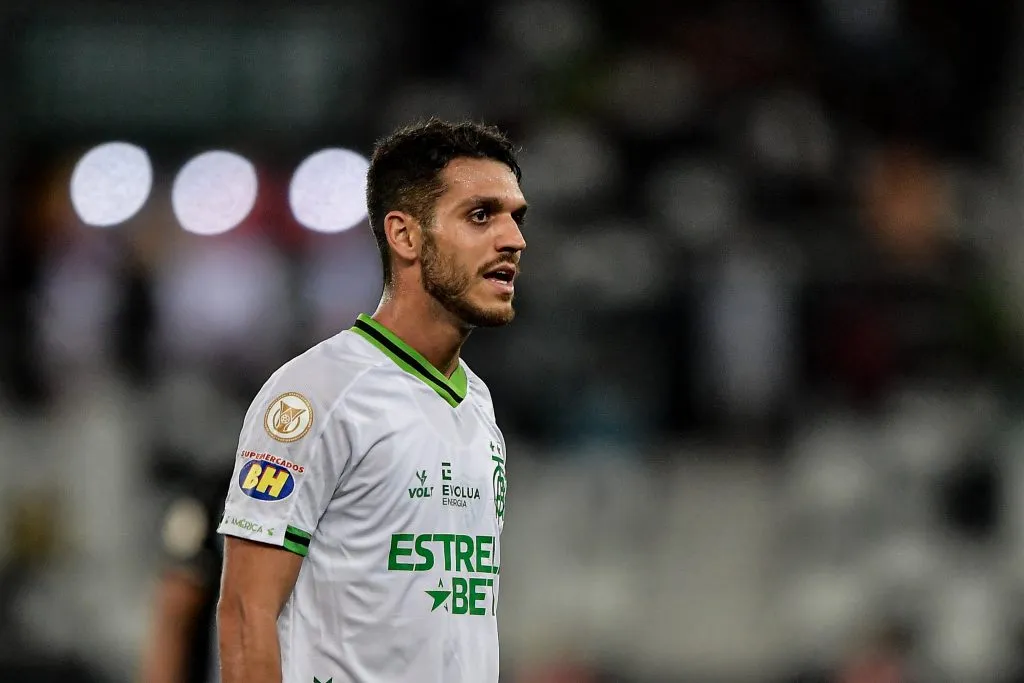 Foto: Thiago Ribeiro/AGIF – Volante Lucas Kal, do América-MG, é disputado por Corinthians, Botafogo e Inter Miami (EUA)