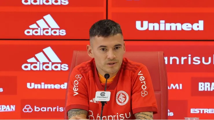 Foto: Ricardo Duarte/Internacional - Charles Aránguiz dá susto no Internacional