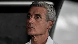 RJ - RIO DE JANEIRO - 10/06/2023 - BRASILEIRO A 2023, BOTAFOGO X FORTALEZA - Luis Castro tecnico do Botafogo durante partida contra o Fortaleza no estadio Engenhao pelo campeonato BRASILEIRO A 2023. Foto: Thiago Ribeiro/AGIF