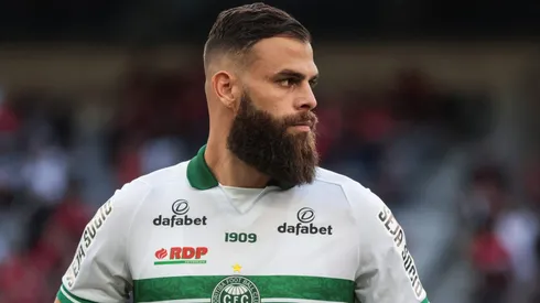 Foto: Robson Mafra/AGIF - Chancellor foi a moeda de troca encontrada pelo Coritiba para trazer zagueiro Luiz Felipe, do Santos