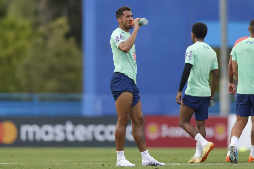 Fotos: Joilson Marconne/CBF | Danilo na preparação para amistoso na Espanha