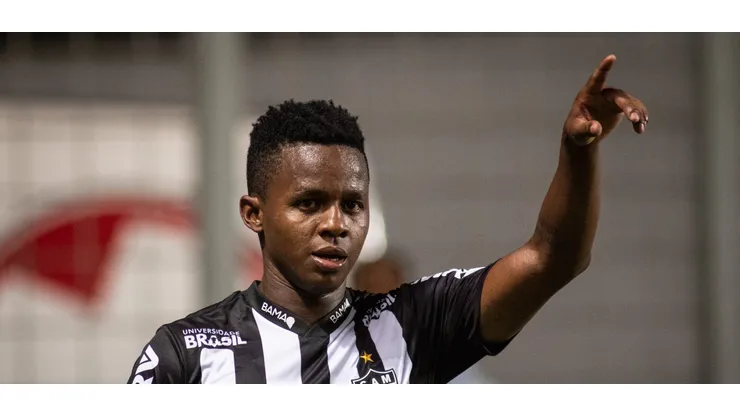 Cazares surpreende e está próximo de fechar com rival do Atlético