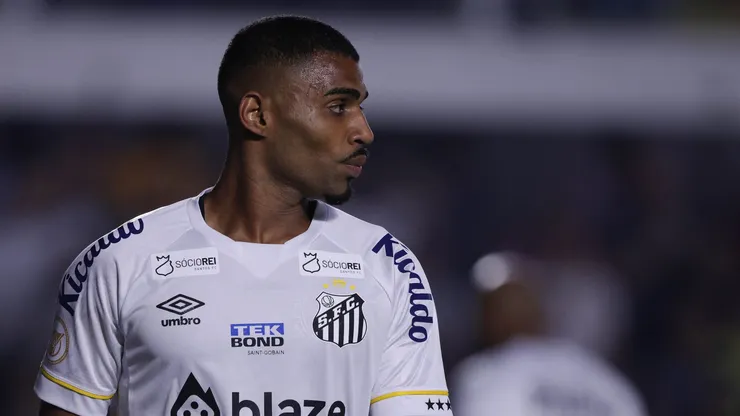 Foto: Ettore Chiereguini/AGIF - Joaquim pode ganhar concorrente no Santos