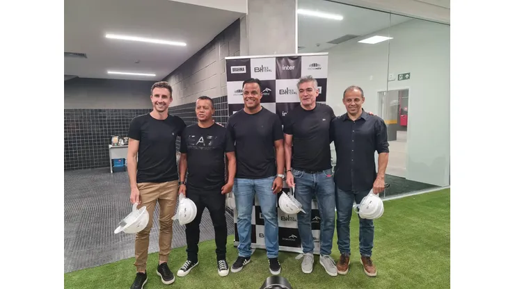 Divulgação/Twitter - Jogadores foram convidados para o jogo-evento na nova Arena