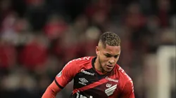 Vitor Roque já em ação com a camisa do Furação pelo Libertadores 2022 Foto: Pedro Vilela/Getty Images