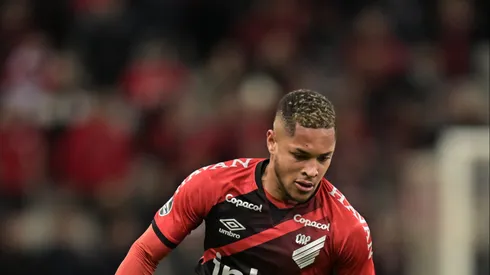 Vitor Roque já em ação com a camisa do Furação pelo Libertadores 2022 Foto: Pedro Vilela/Getty Images