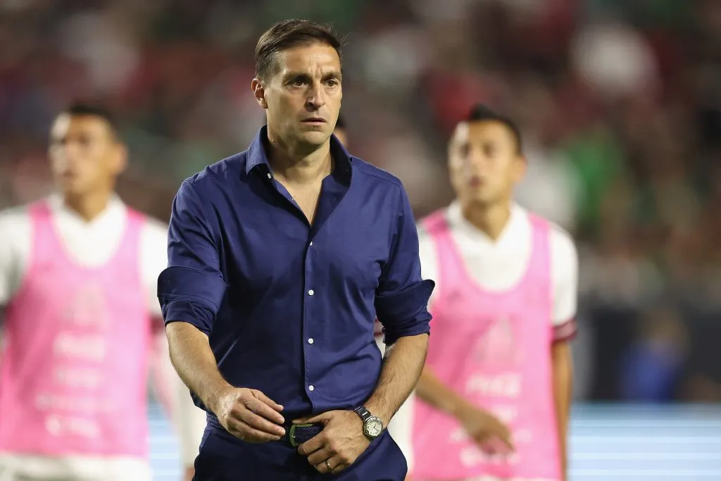 Foto: Christian Petersen/Getty Images – Diego Alonso treinou a Celeste de Arrascaeta, Suárez e Cavani no Catar