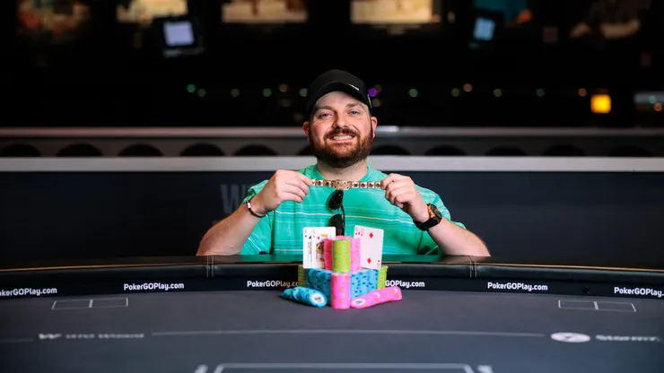Joseph Altomonte largou da namorada e se tornou campeão mundial de poker (Foto: Divulgação/WSOP)