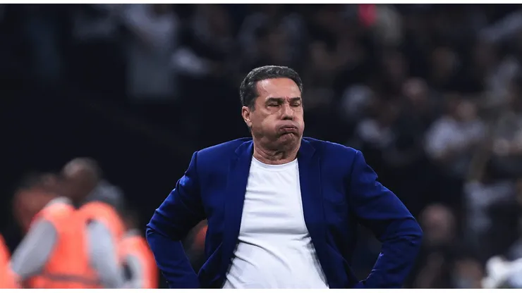 Vanderlei Luxemburgo tecnico do Corinthians durante partida contra o Cuiaba no estadio Arena Corinthians pelo campeonato BRASILEIRO A 2023. Foto: Ettore Chiereguini/AGIF