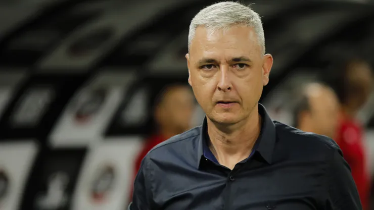 Foto: Daniel Vorley/AGIF - Tiago Nunes dirigiu o Corinthians em 2020