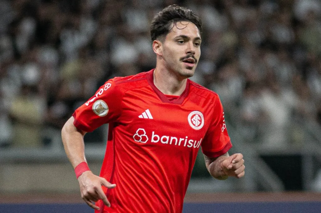 Foto: Fernando Moreno/AGIF – Maurício: meia deve voltar ao Inter em breve