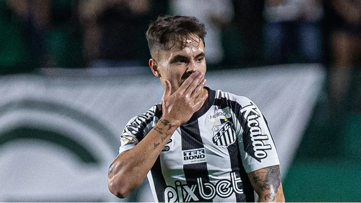 GO - Goiania - 15/05/2022 - BRASILEIRO A 2022, GOIAS X SANTOS - Vinicius Zanocelo jogador do Santos durante partida contra o Goias no estadio Serrinha pelo campeonato Brasileiro A 2022. Foto: Isabela Azine/AGIF